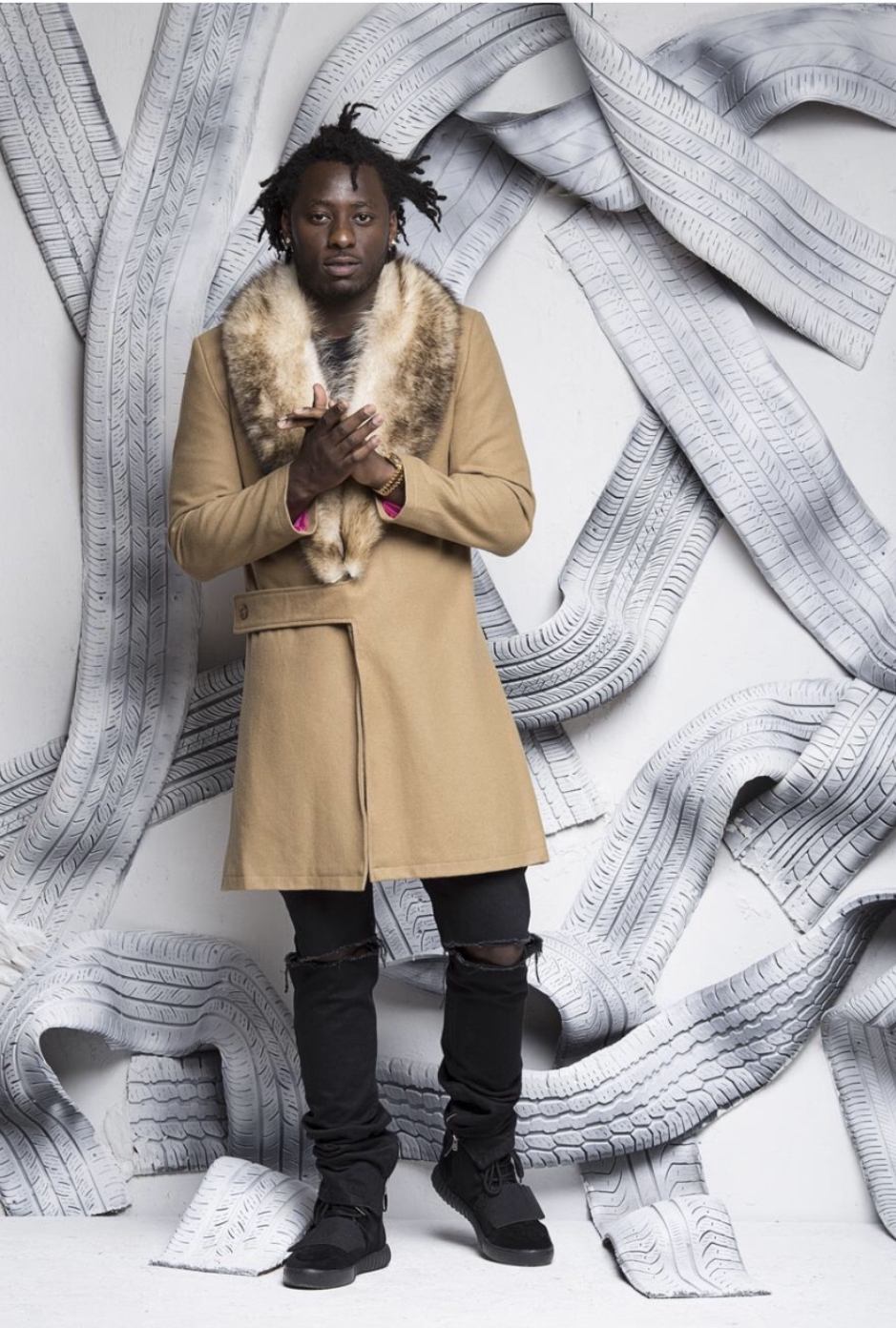 Tee Tee in Boomerang Coat